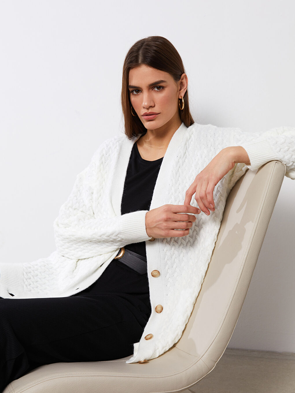 Ekru V Yaka Kendinden Desenli Uzun Kollu Kadın Triko Hırka