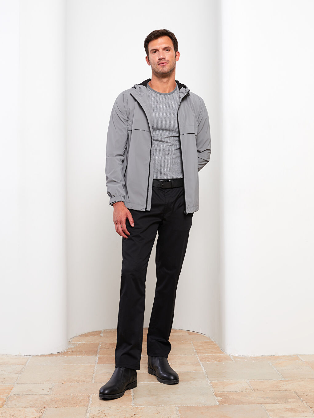 Gri Standart Kalıp Kapüşonlu Erkek Mont