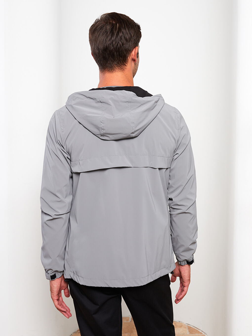 Gri Standart Kalıp Kapüşonlu Erkek Mont-4