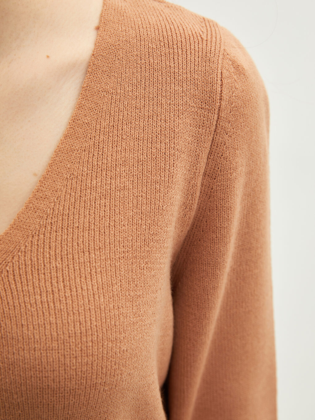 Kahverengi V Yaka Düz Uzun Kollu Kadın Triko Kazak-2