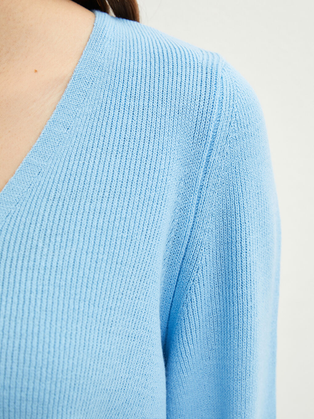 Mavi V Yaka Düz Uzun Kollu Kadın Triko Kazak-2