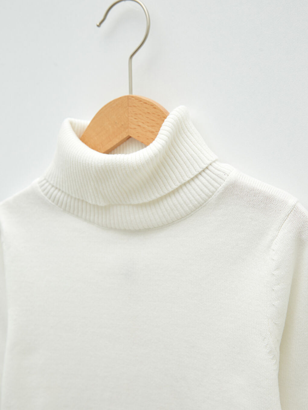 بلوفر تريكو كم طويل ياقة هاي نيك للبنات-1