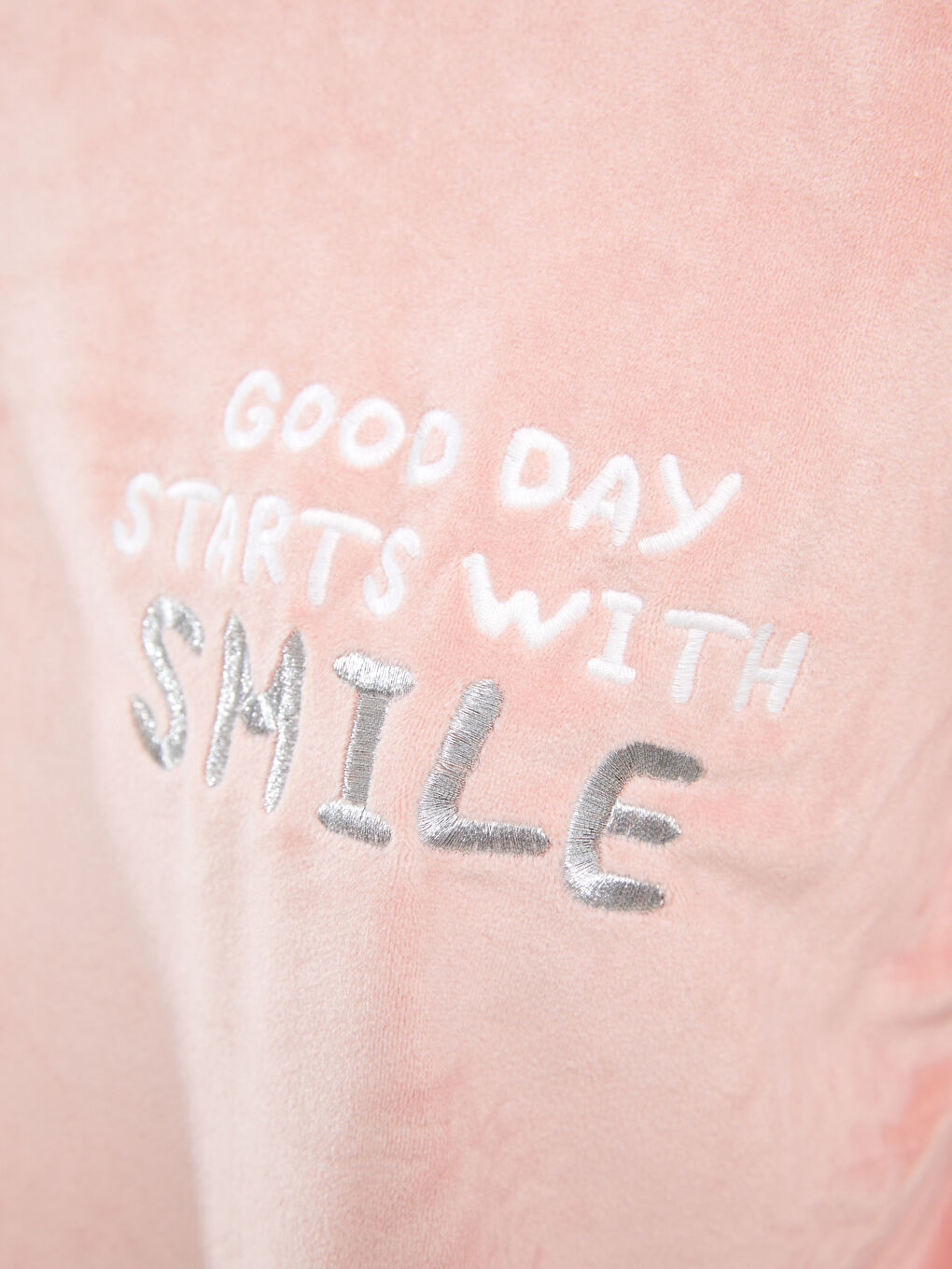 Pembe Bisiklet Yaka Nakışlı Uzun Kollu Kadife Kadın Pijama Takımı-3