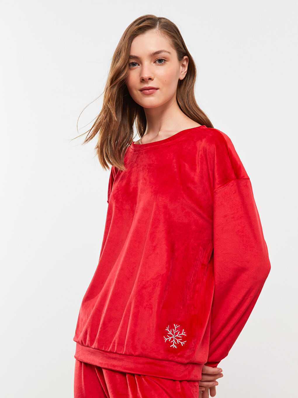 Kırmızı Bisiklet Yaka Nakışlı Uzun Kollu Kadife Kadın Pijama Takımı