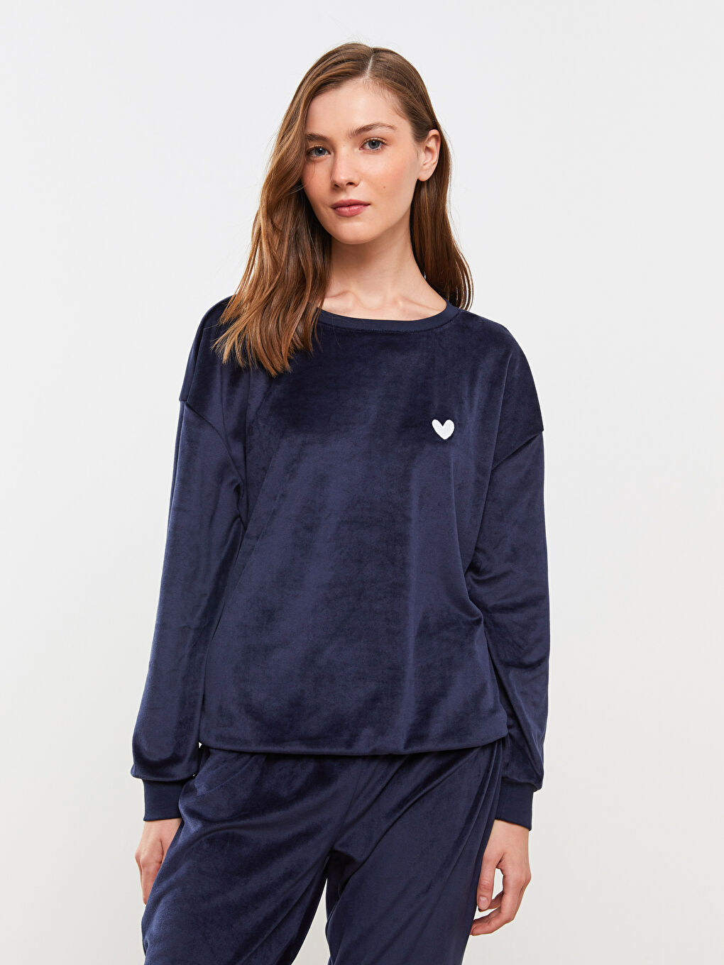 Lacivert Bisiklet Yaka Nakışlı Uzun Kollu Kadife Kadın Pijama Takımı-1