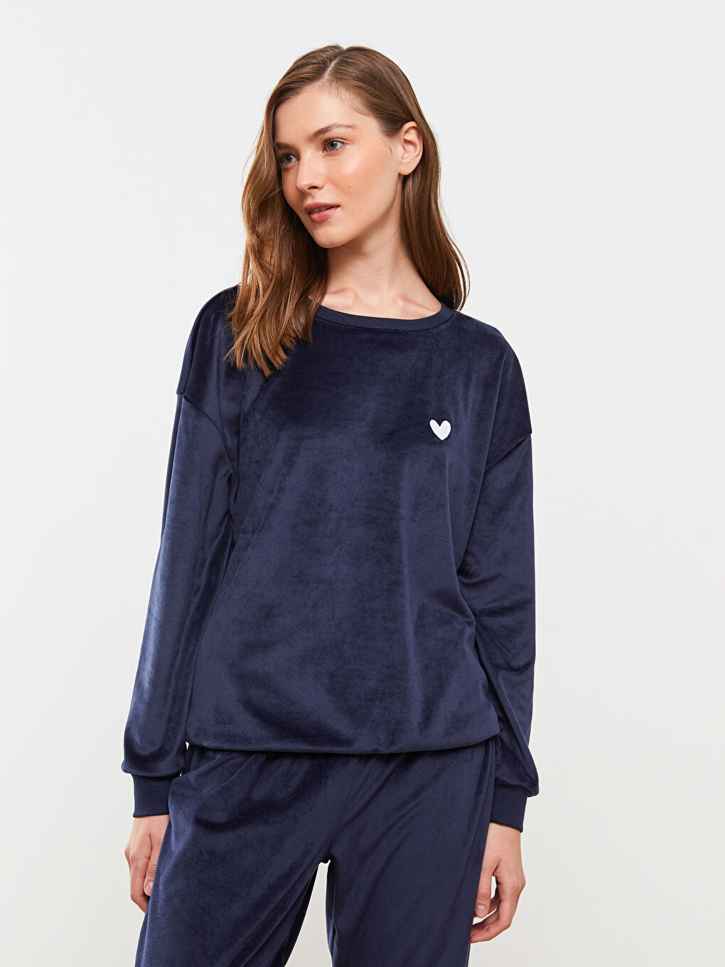 Lacivert Bisiklet Yaka Nakışlı Uzun Kollu Kadife Kadın Pijama Takımı-2