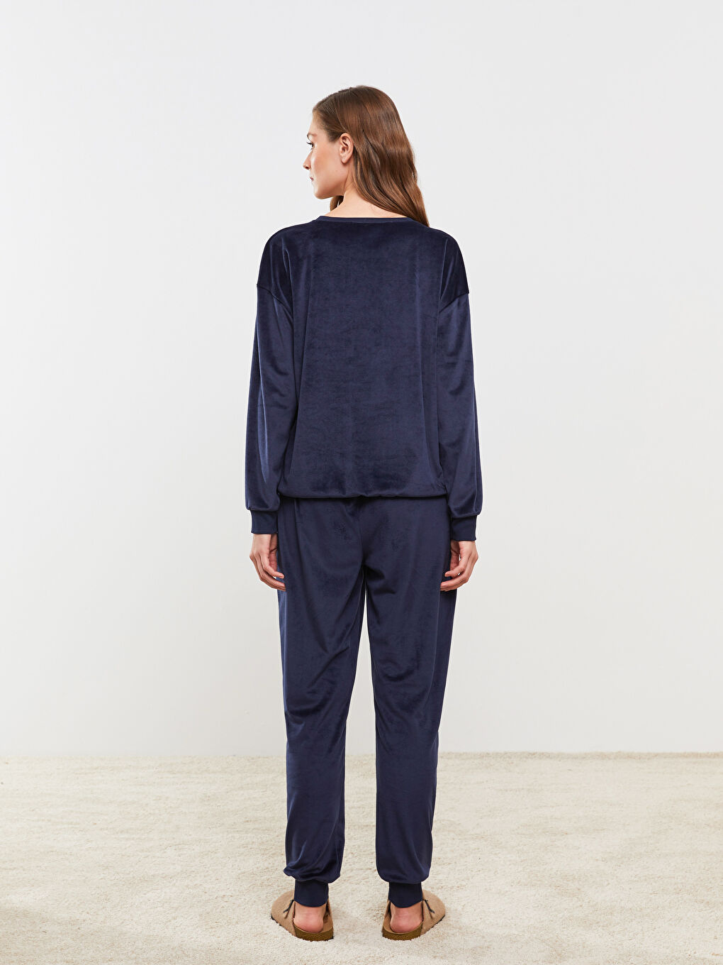 Lacivert Bisiklet Yaka Nakışlı Uzun Kollu Kadife Kadın Pijama Takımı-6