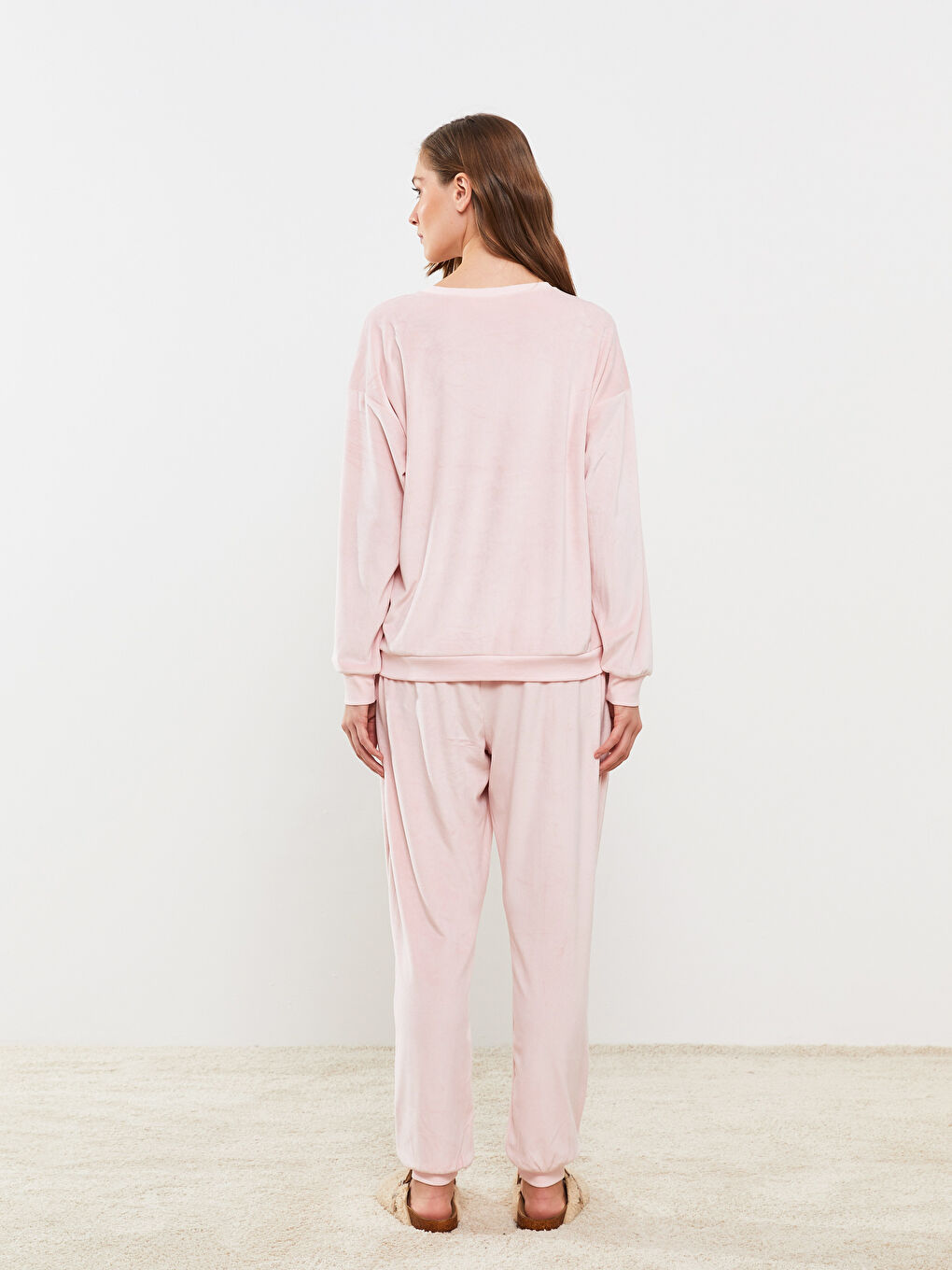 Pembe Bisiklet Yaka Düz Uzun Kollu Kadife Kadın Pijama Takımı-4