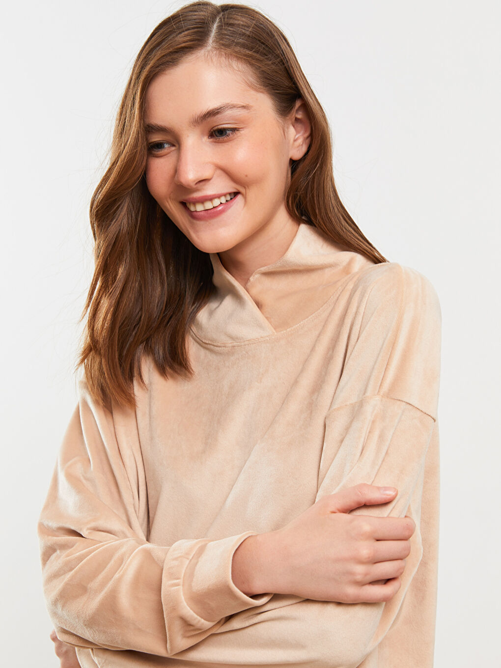 LCW Young Dik Yaka Düz Uzun Kollu Kadife Kadın Pijama Takımı -W20411Z8-G5N