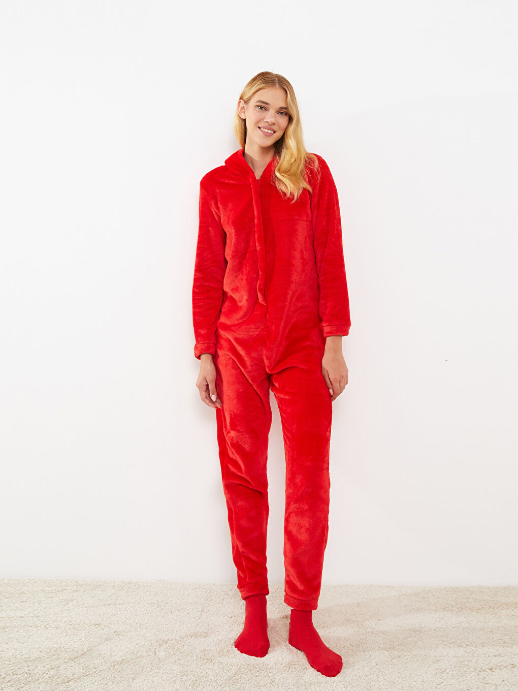 Kırmızı Kapüşonlu Yılbaşı Temalı Uzun Kollu Pelüş Kadın Uyku Tulumu