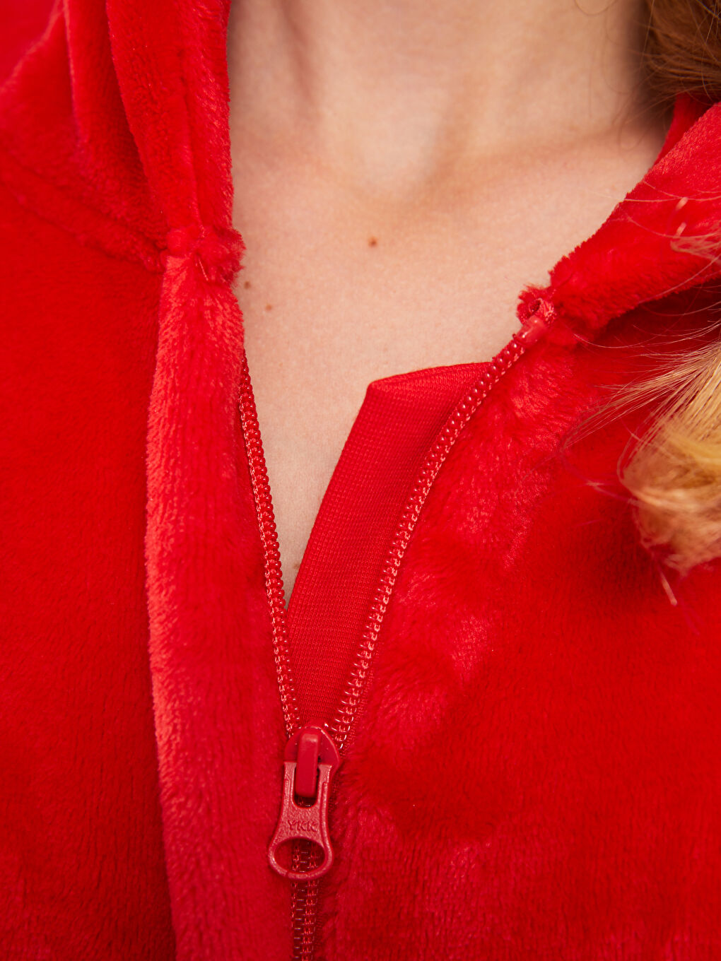 Kırmızı Kapüşonlu Yılbaşı Temalı Uzun Kollu Pelüş Kadın Uyku Tulumu-4