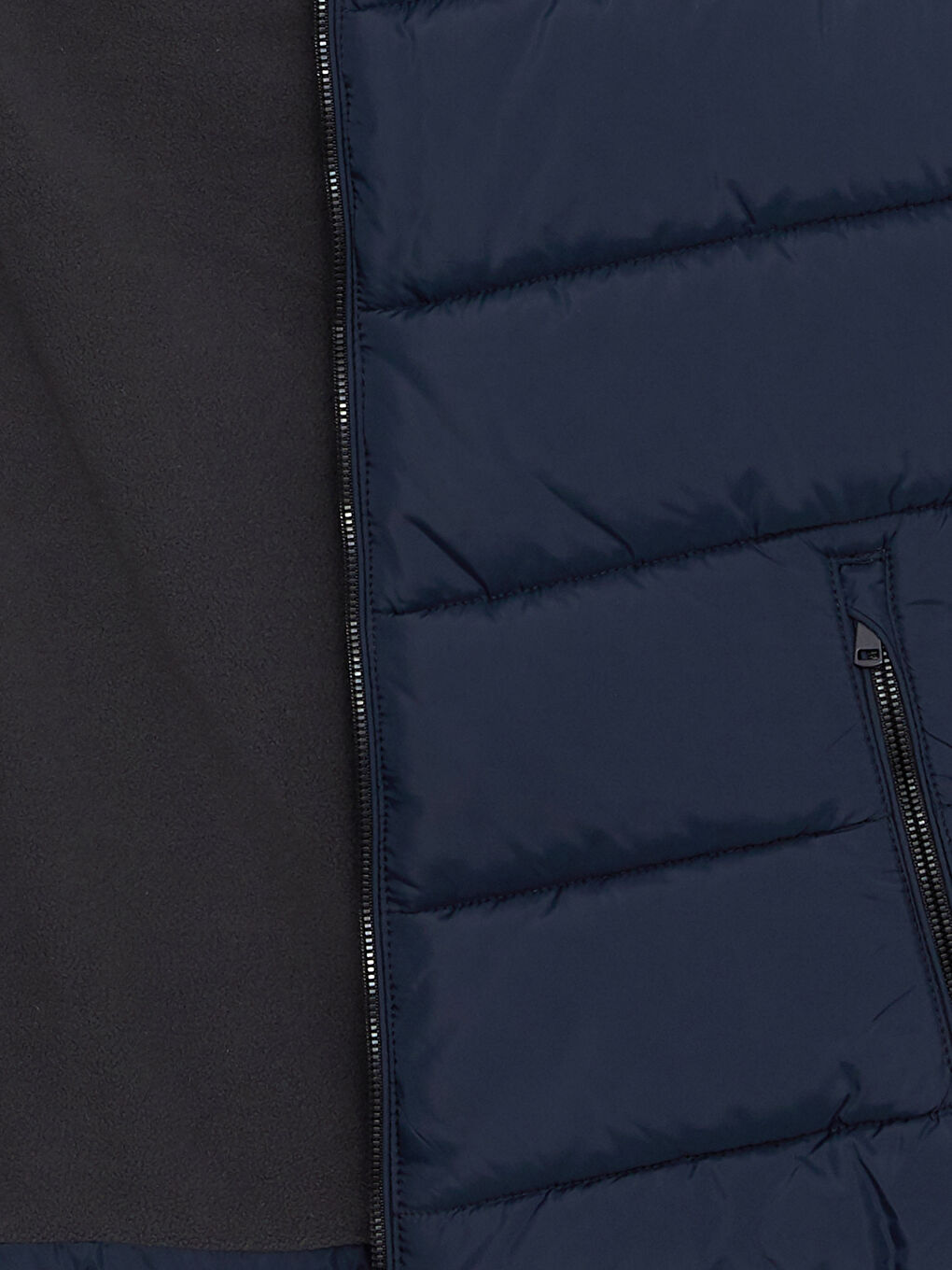 LCWAIKIKI Classic Standard Fit Hooded Men's Vest -W20460Z8-RFD