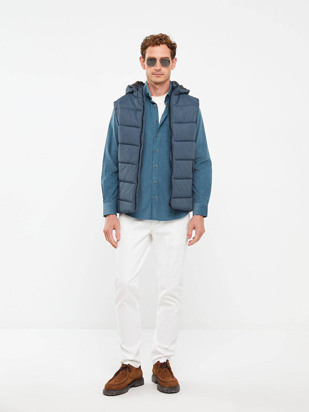 Жилет стандартного кроя с капюшоном для мужчин-2