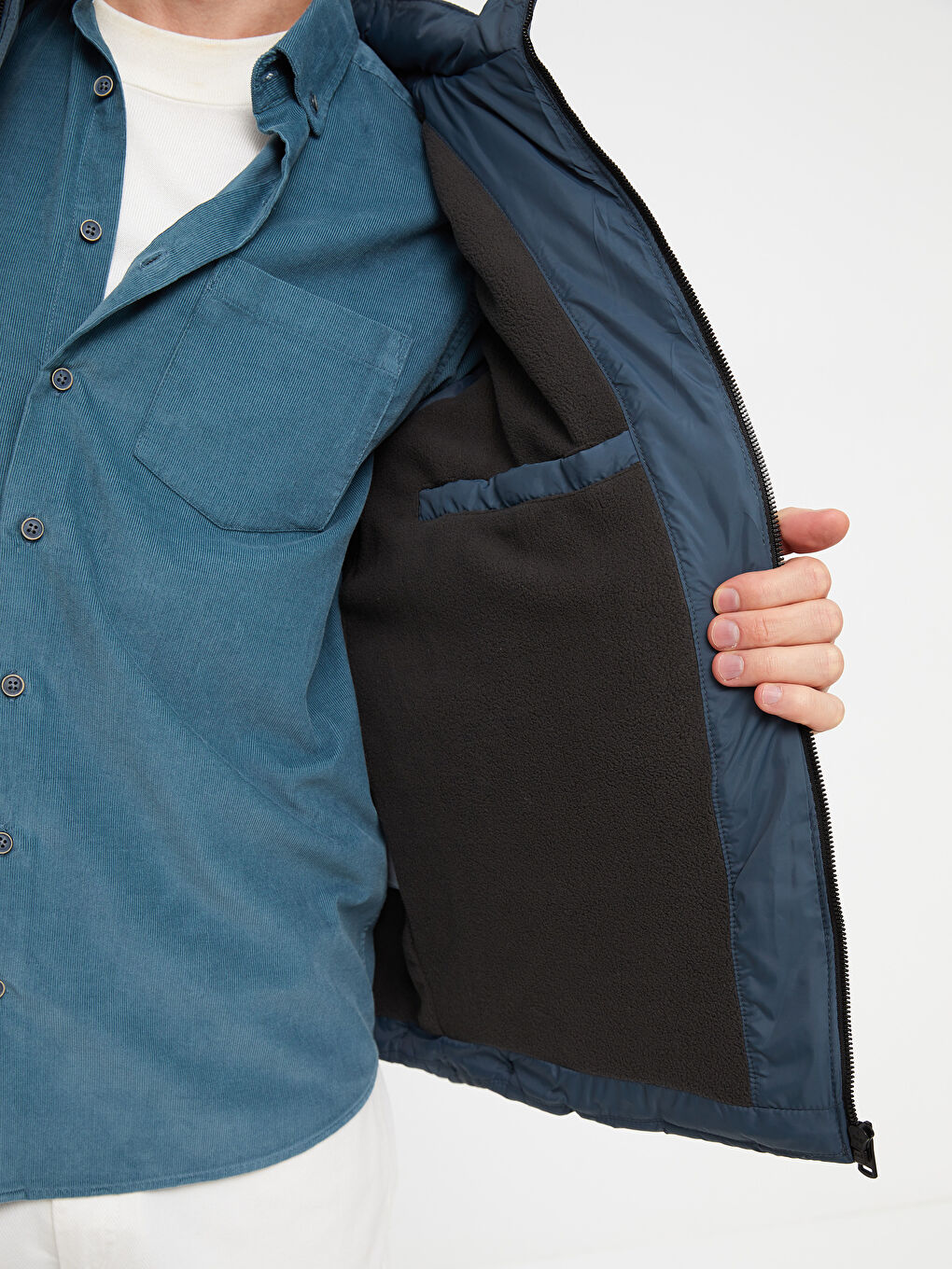 Жилет стандартного кроя с капюшоном для мужчин-3