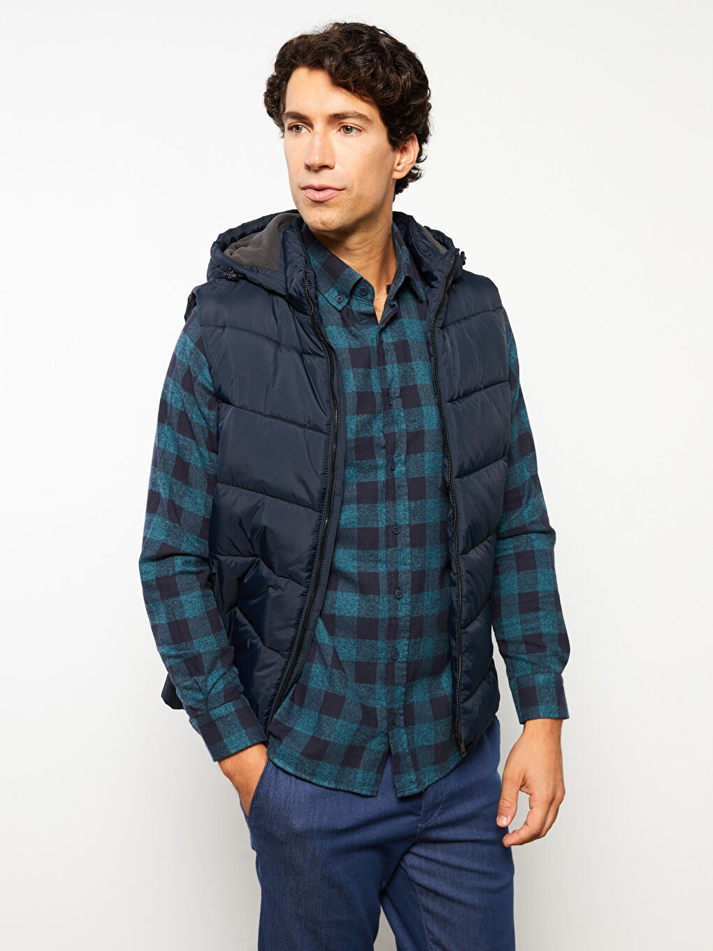 LCWAIKIKI Classic Standard Fit Hooded Men's Vest -W20460Z8-RFD
