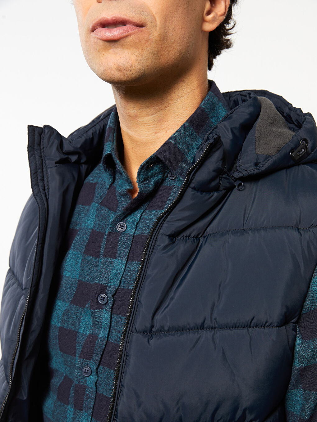 LCWAIKIKI Classic Standard Fit Hooded Men's Vest -W20460Z8-RFD