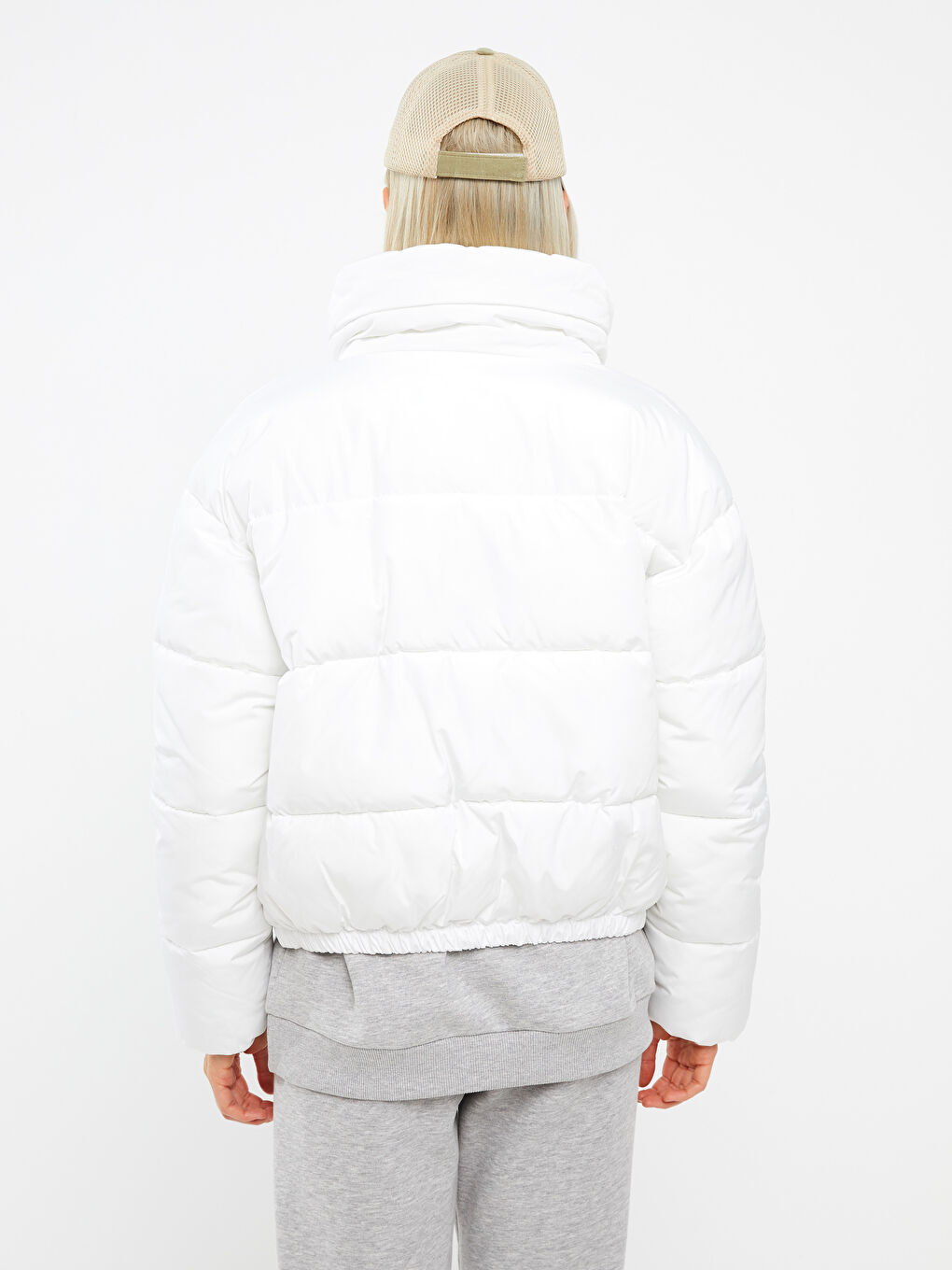 Beyaz Dik Yaka Düz Uzun Kollu Kadın Şişme Mont-5