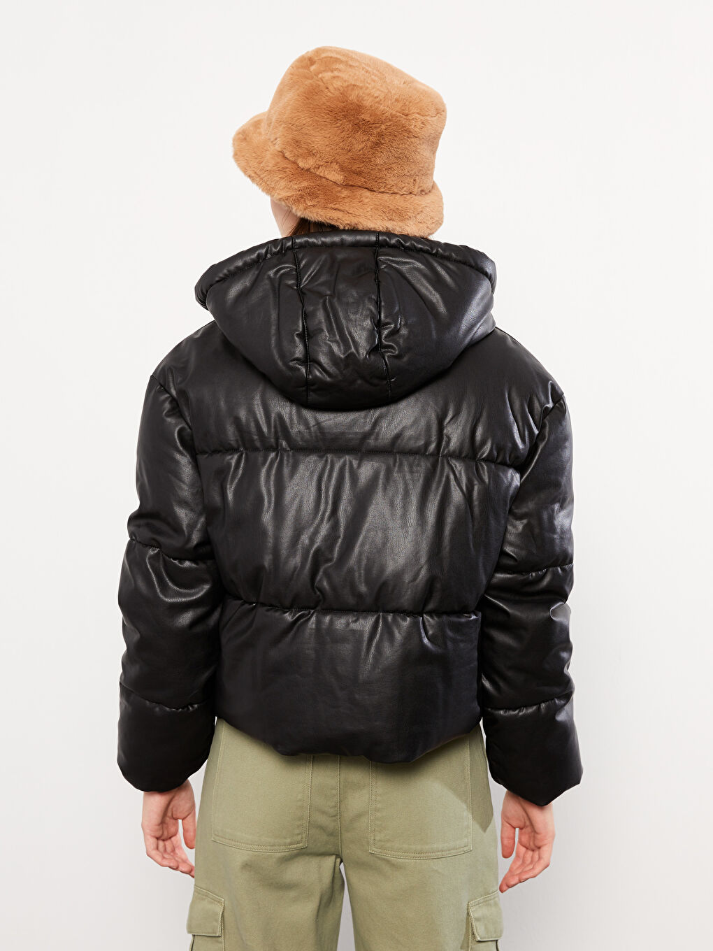 Siyah Kadın Kapüşonlu Düz Şişme Mont-5