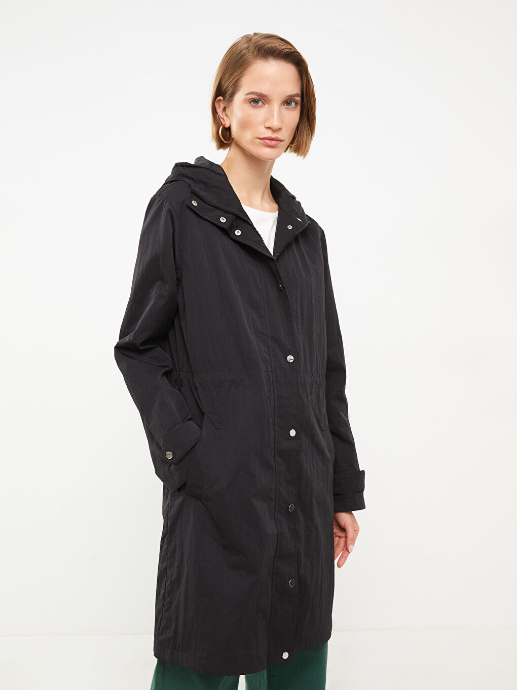 Женский однотонный дождевик с капюшоном