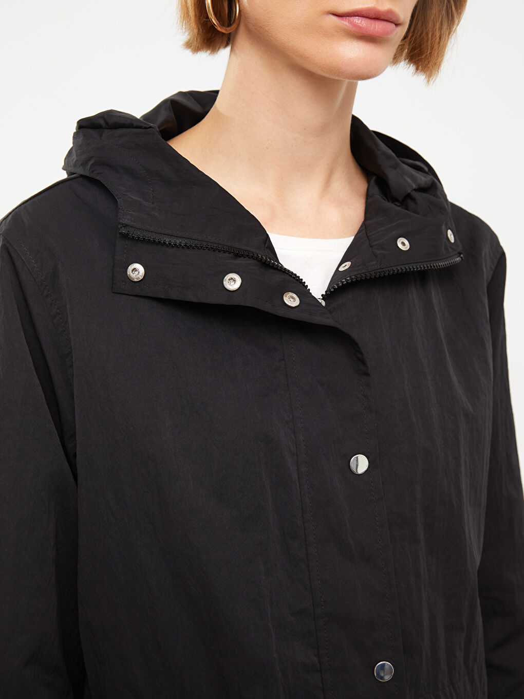 Женский однотонный дождевик с капюшоном-3