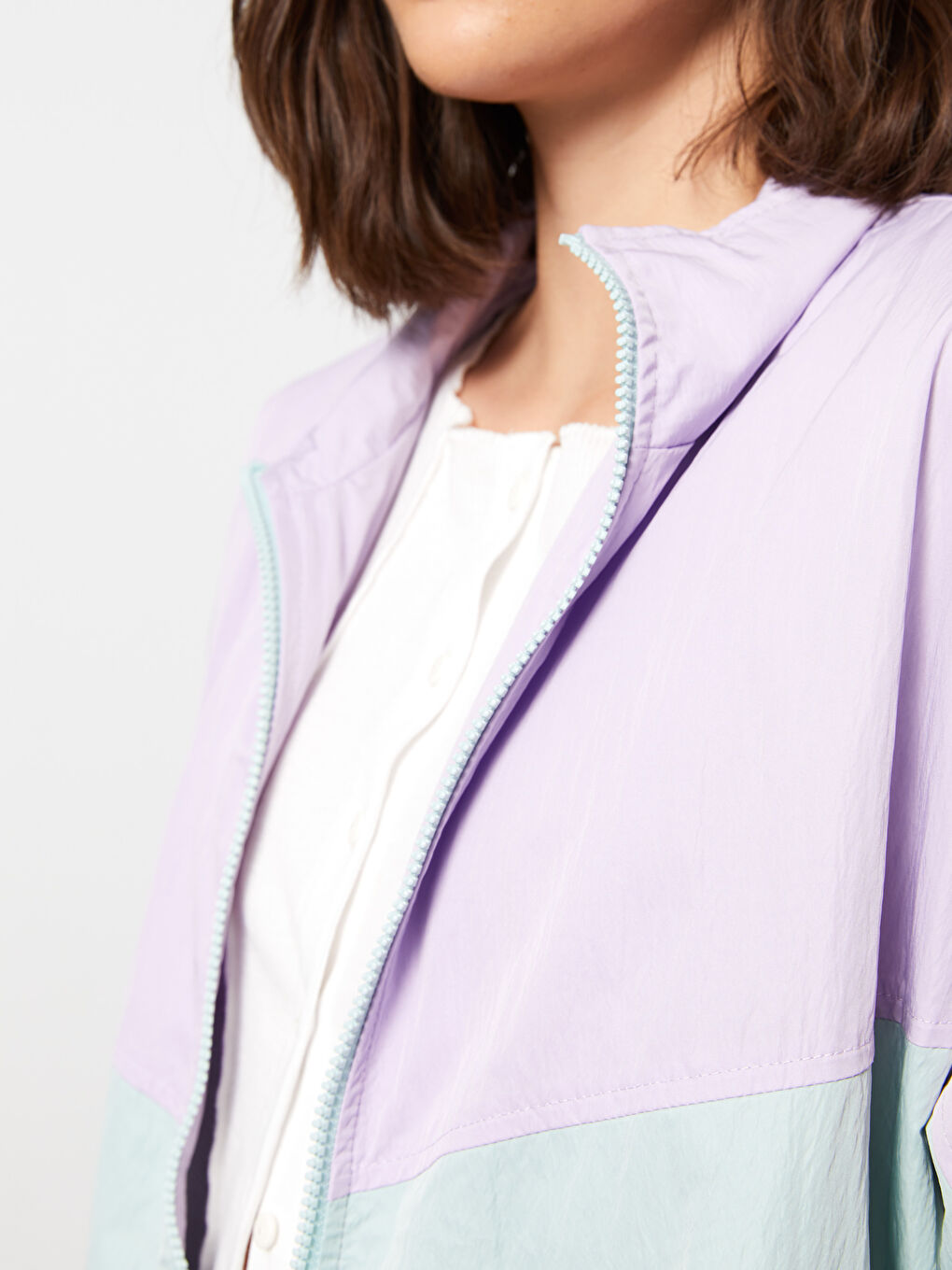 Kišni mantil sa uspravnom kragnom i dugim rukavima za žene sa blok bojama-2