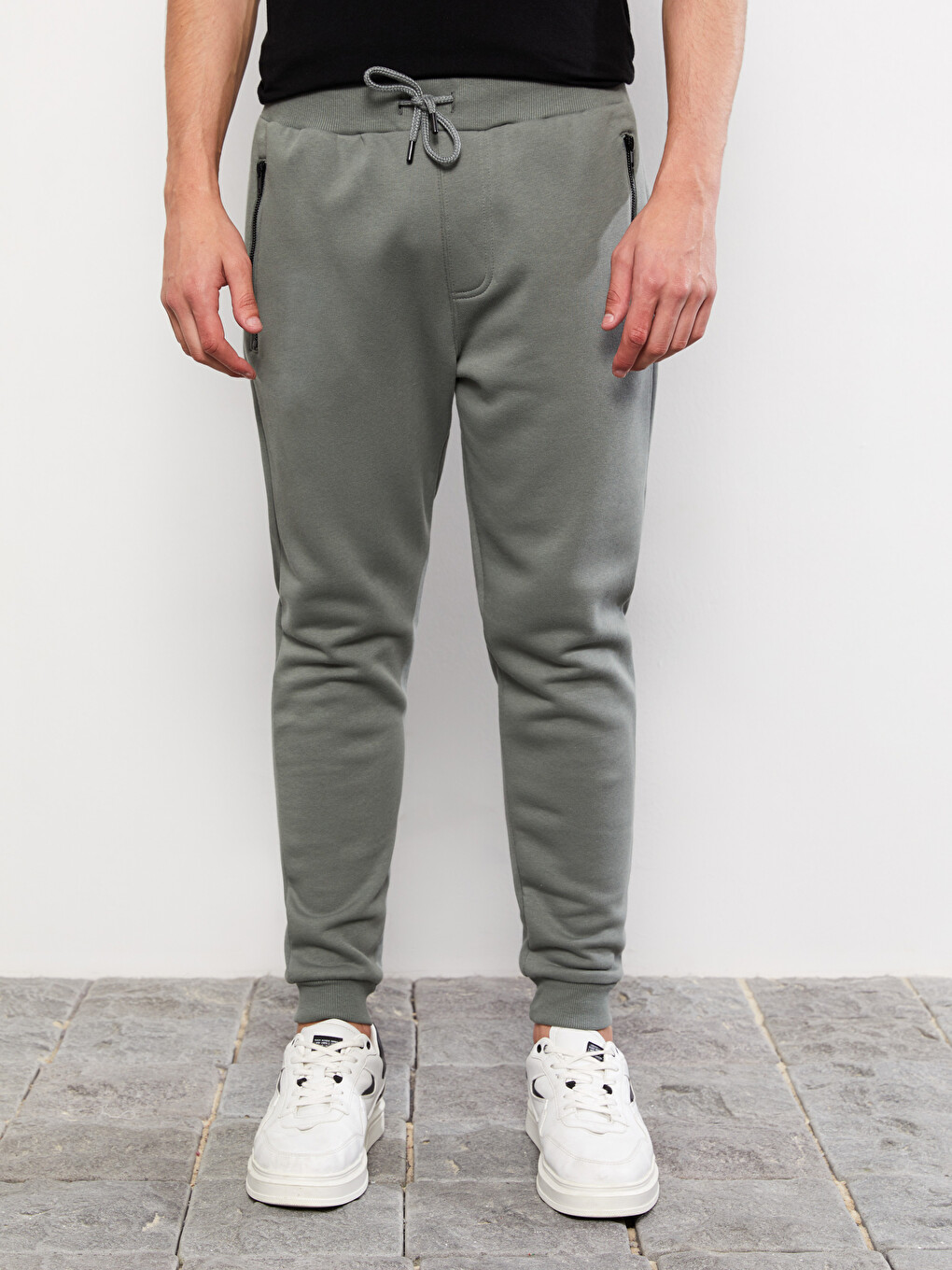 Slim Fit Men's Thick Jogger Sweatpants-3