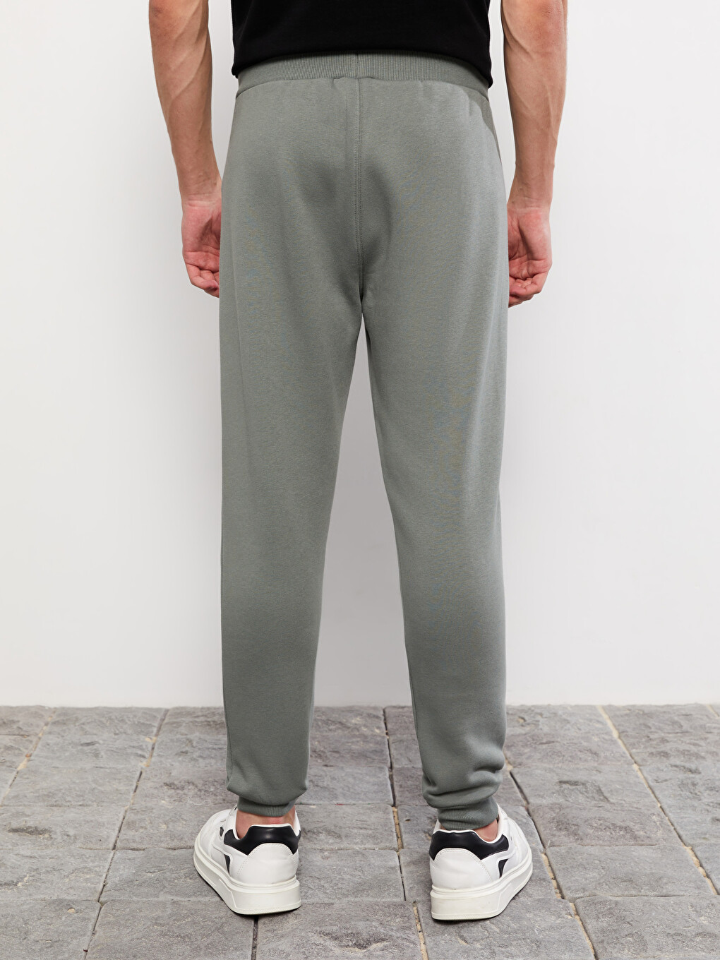 Slim Fit Men's Thick Jogger Sweatpants-4