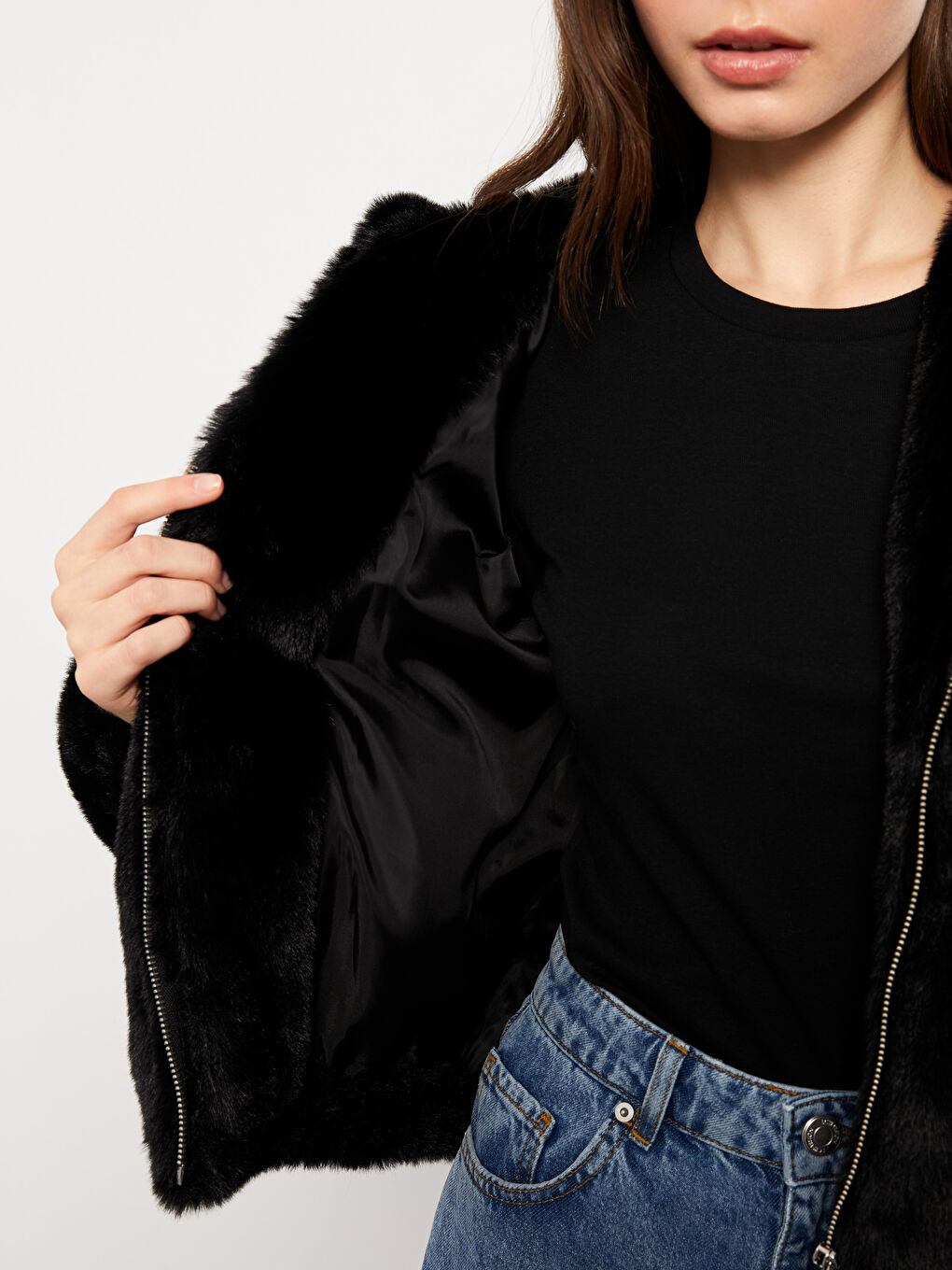 Siyah Kapüşonlu Düz Uzun Kollu Pelüş Kadın Mont-3