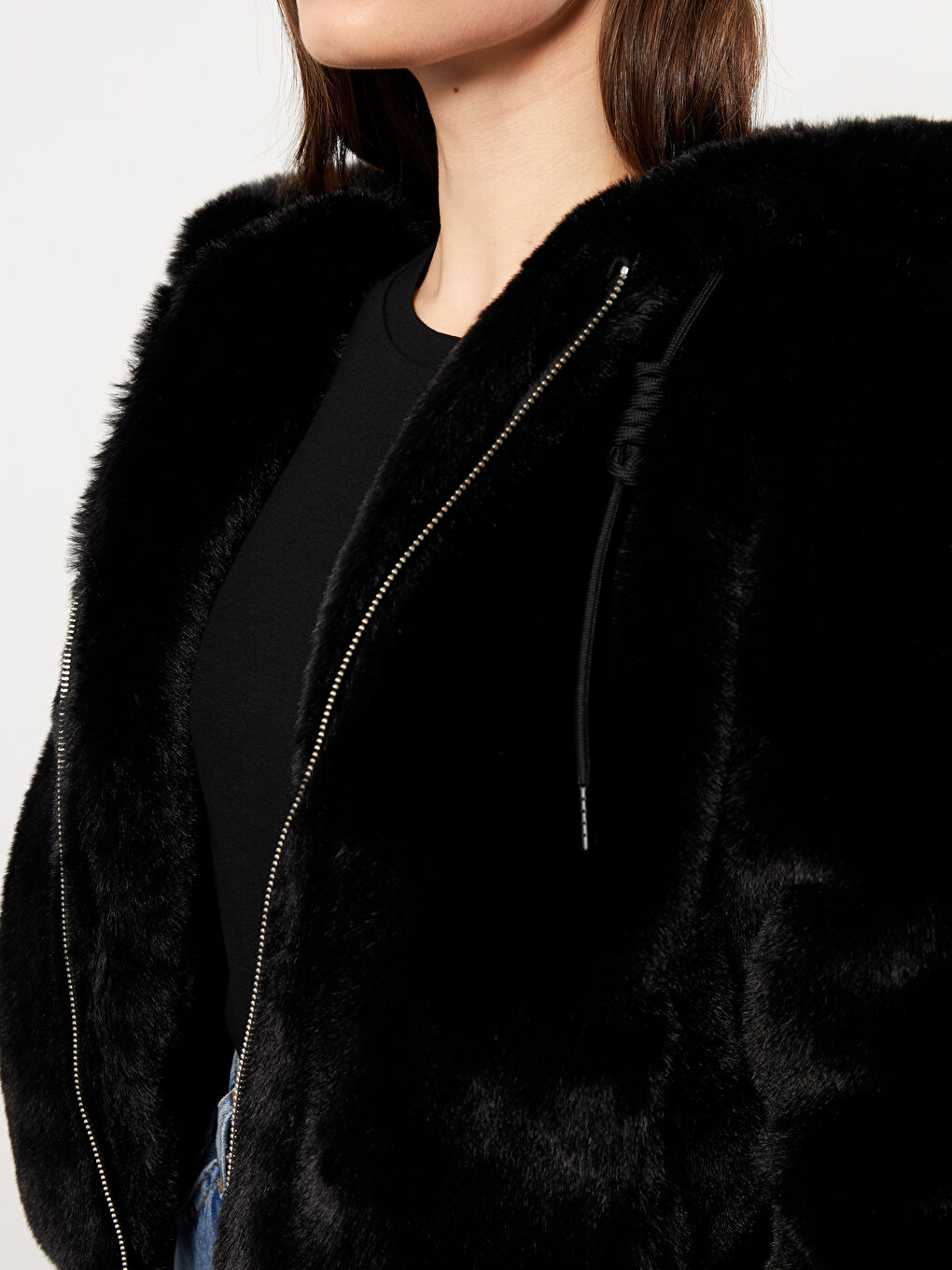 Siyah Kapüşonlu Düz Uzun Kollu Pelüş Kadın Mont-4