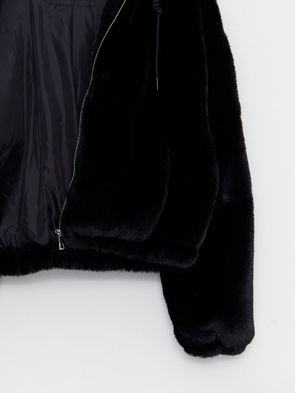 Siyah Kapüşonlu Düz Uzun Kollu Pelüş Kadın Mont-8