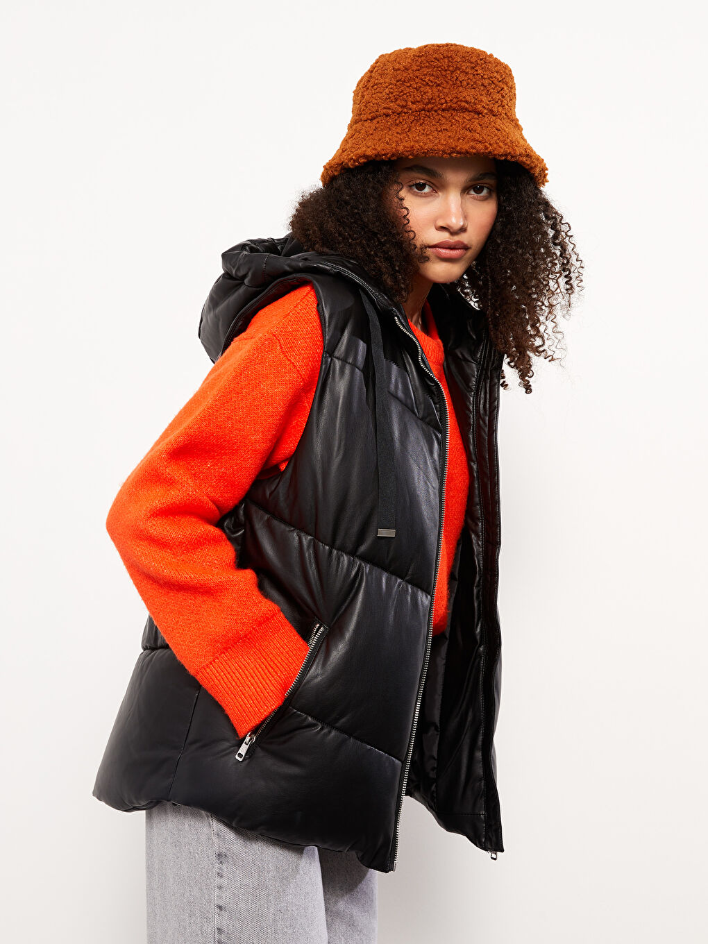 Siyah Kadın Kapüşonlu Düz Şişme Yelek-1