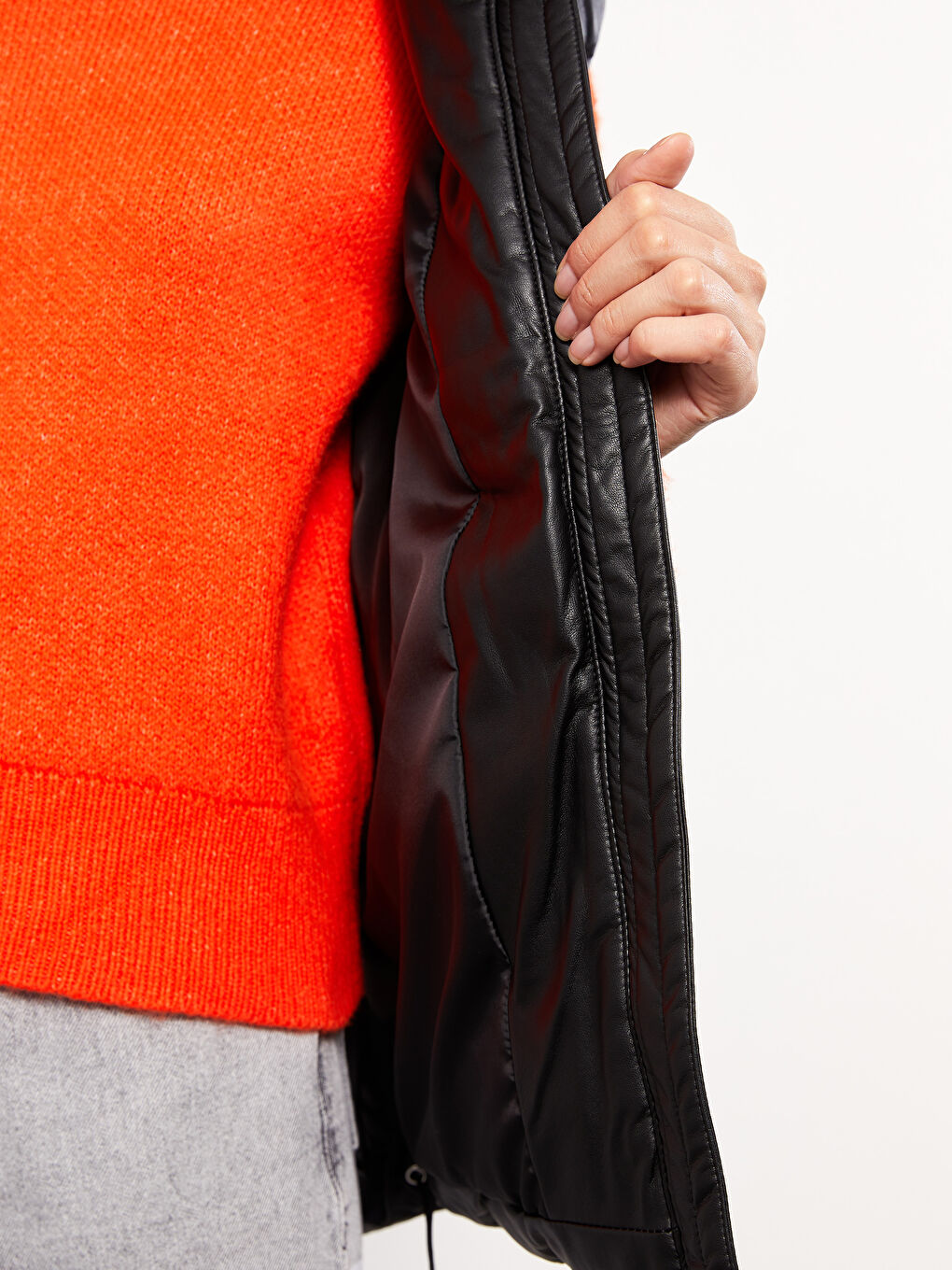 Siyah Kadın Kapüşonlu Düz Şişme Yelek-4