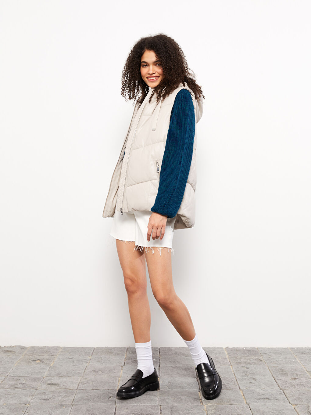 Ekru Kadın Kapüşonlu Düz Şişme Yelek-2