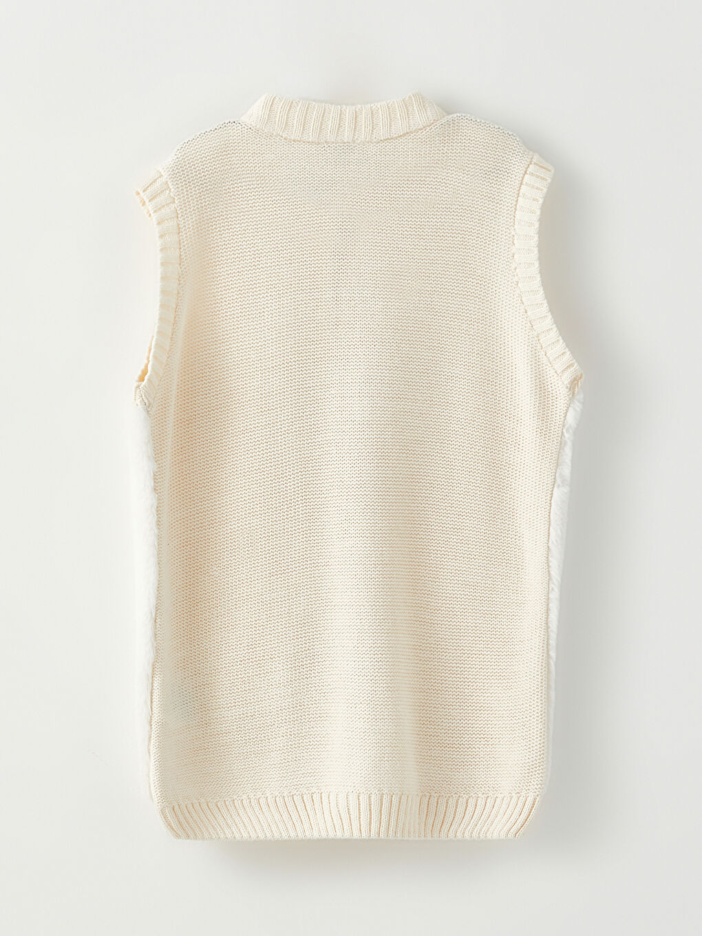 LC Waikiki Crew Neck Plush Detailed Tricot Girl Zippered Vest -W20790Z4-R9J