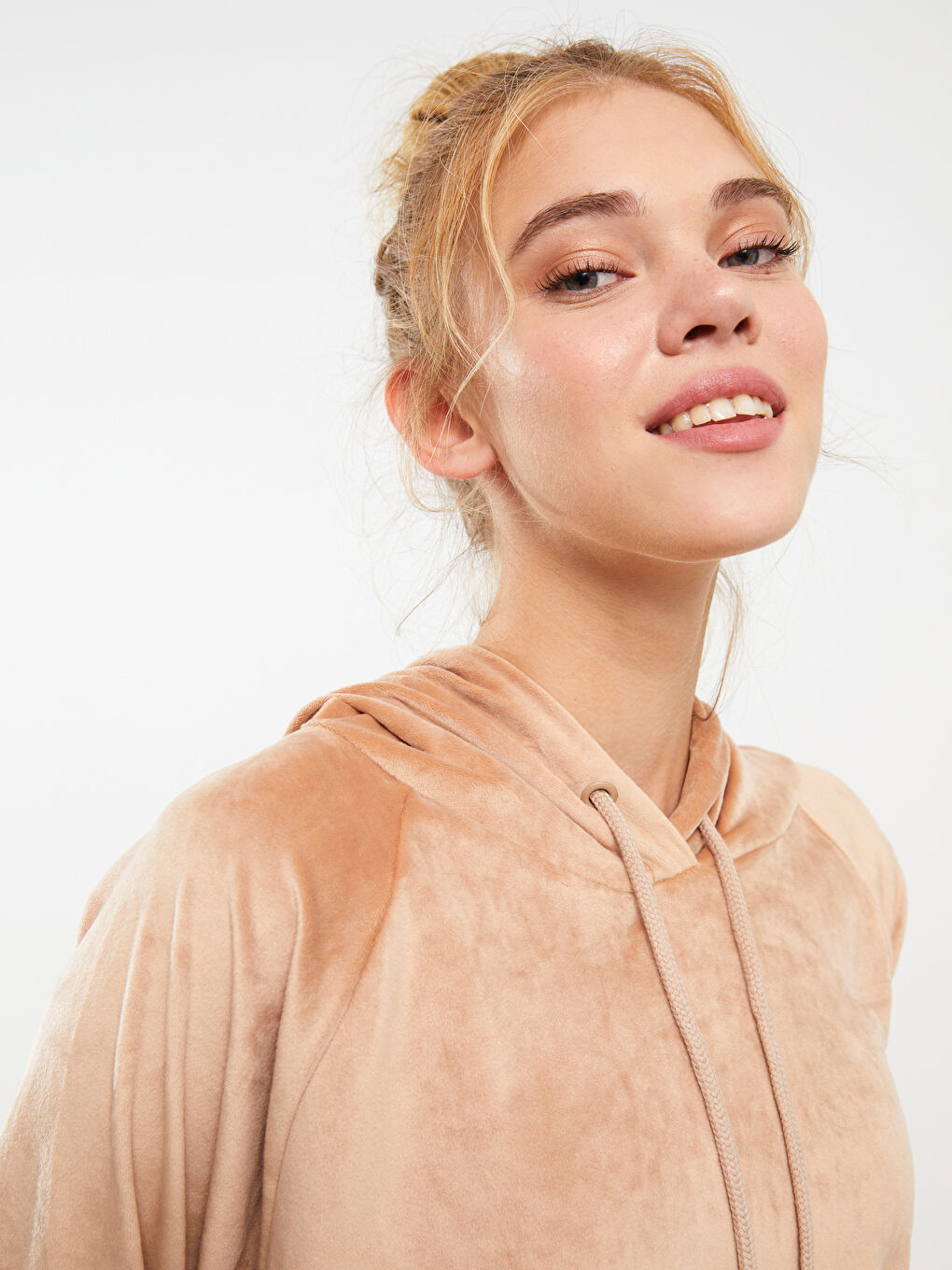 Kahverengi Kapüşonlu Düz Uzun Kollu Kadife Kadın Pijama Üst-2