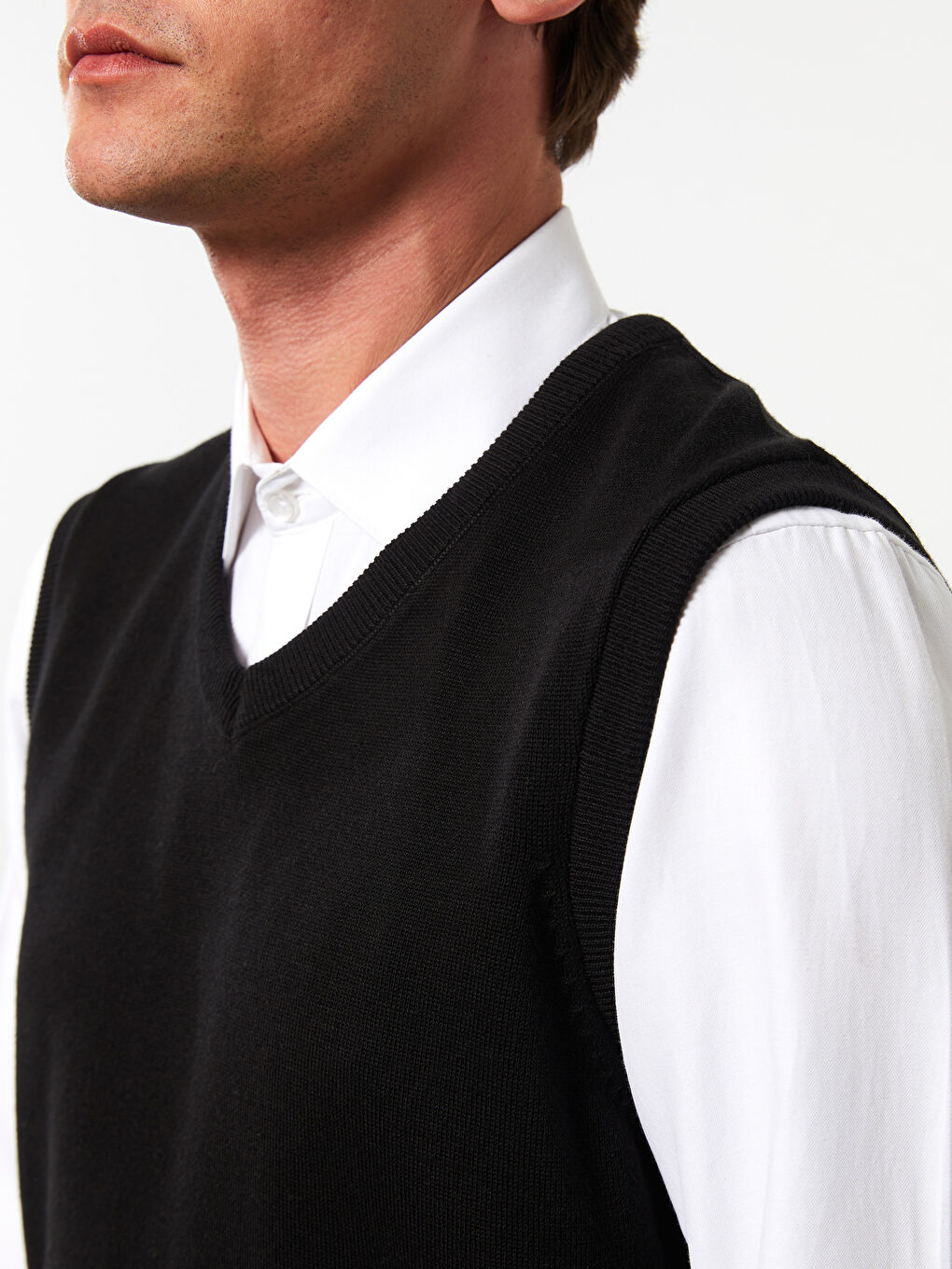 LCWAIKIKI Classic Standard Fit V Neck Men's Knitwear Sweater Vest -W20932Z8-CVL