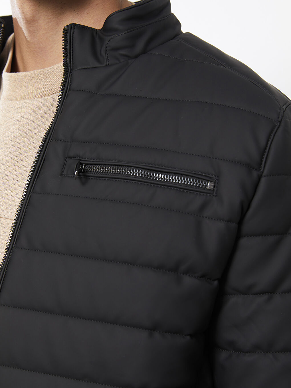 სტანდარტული მორგების საყელოიანი მამაკაცის ტყავის იმიტაციის ქურთუკი-2