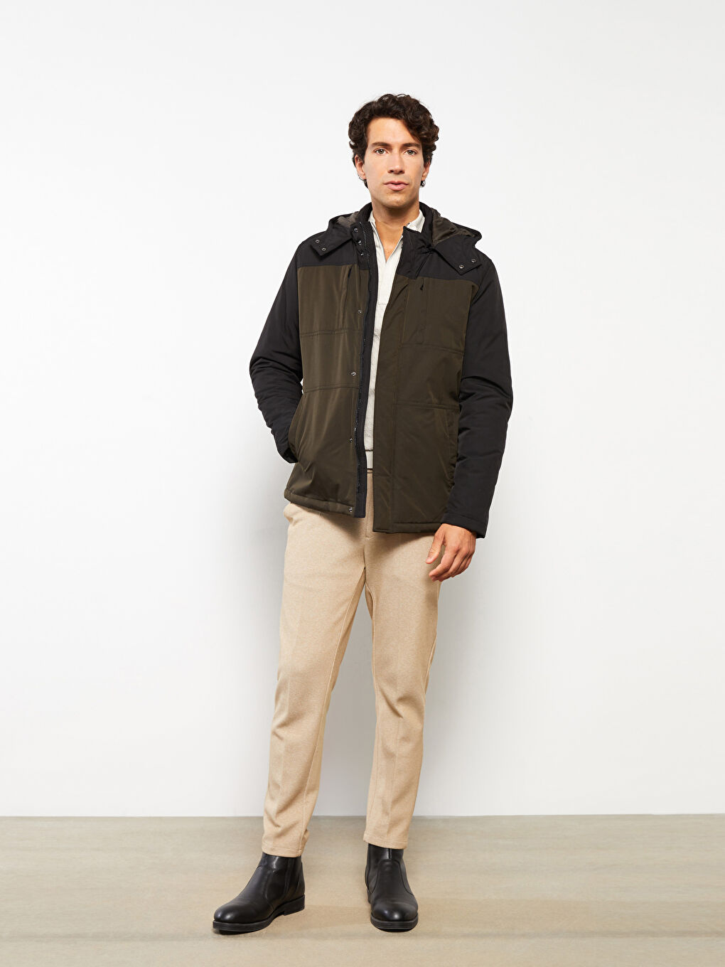 Haki Standart Kalıp Kapüşonlu Erkek Mont