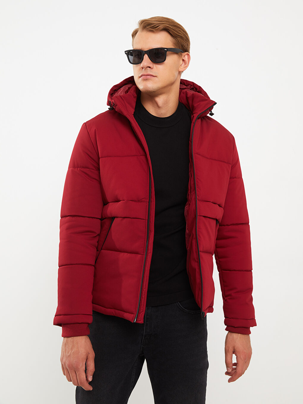 Пуховик стандартного кроя с капюшоном для мужчин-1