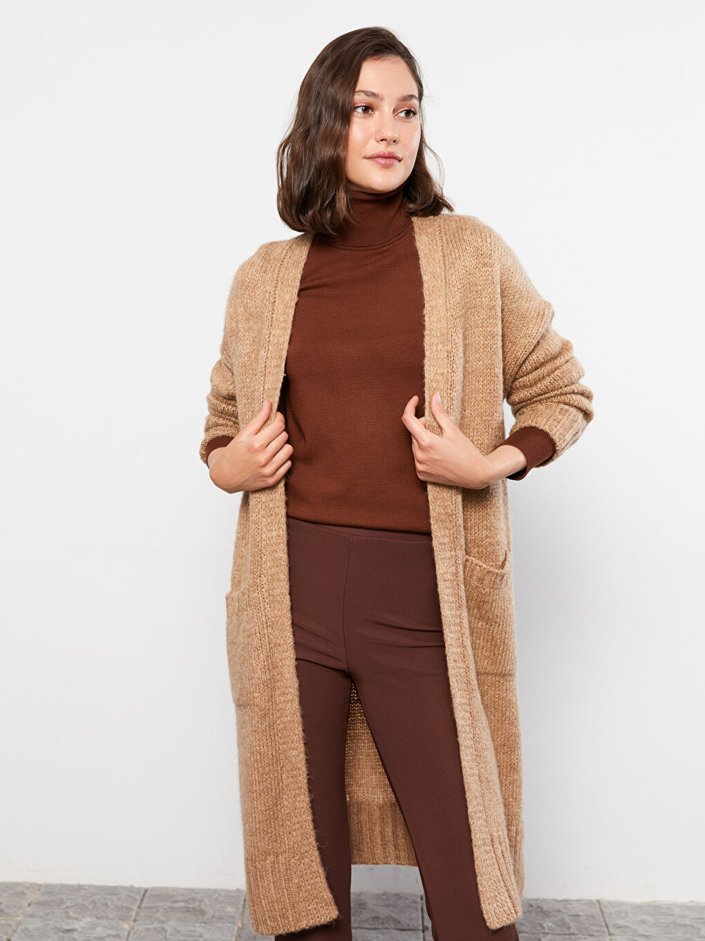 كارديجان تريكو للسيدات بياقة شال وكم طويل بتفاصيل جيوب-1