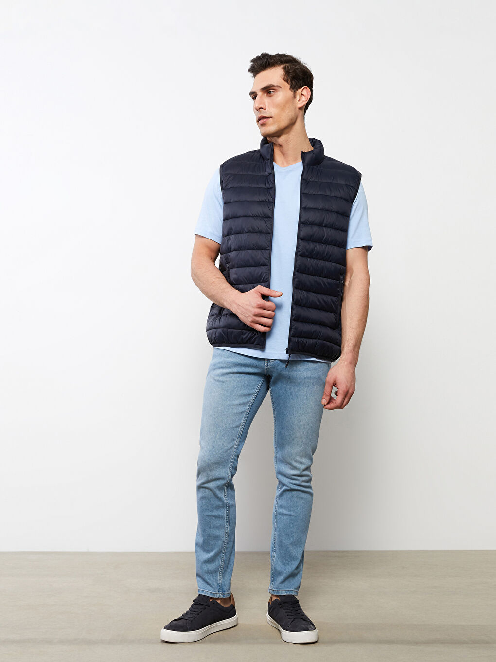 Жилет Дутый Мужской Стандартного Кроя С Воротником-Трубой-1