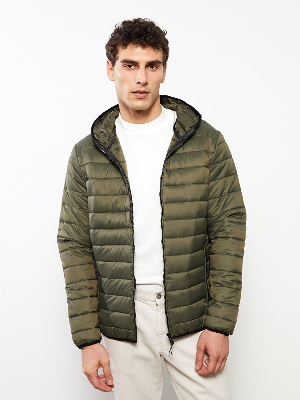 LCWAIKIKI Classic Regular Fit Steppmantel für Herren mit Kapuze -W21078Z8-HCZ