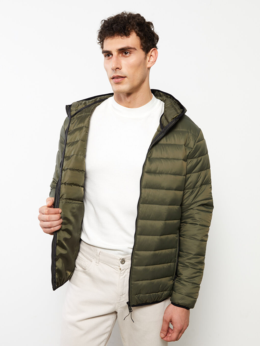 LCWAIKIKI Classic Regular Fit Steppmantel für Herren mit Kapuze -W21078Z8-HCZ