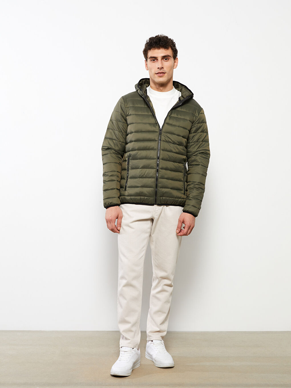 LCWAIKIKI Classic Regular Fit Steppmantel für Herren mit Kapuze -W21078Z8-HCZ