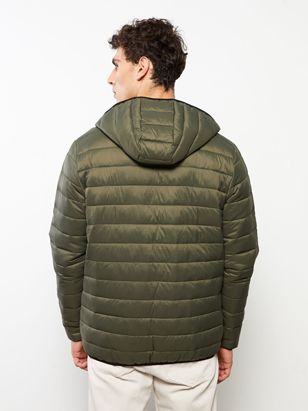 LCWAIKIKI Classic Regular Fit Steppmantel für Herren mit Kapuze -W21078Z8-HCZ