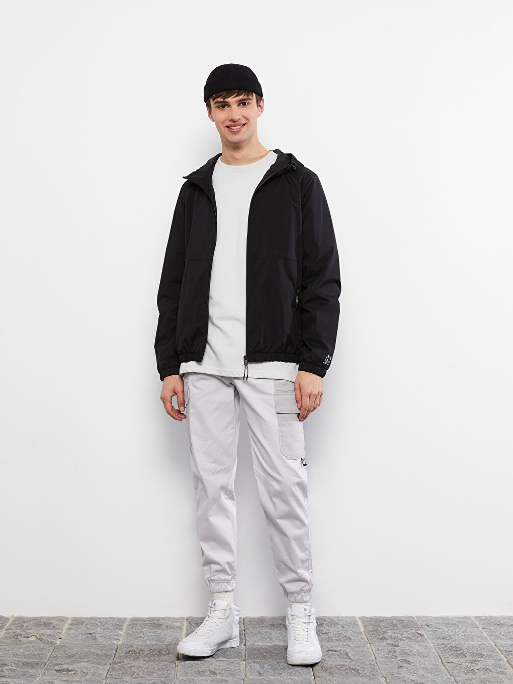 LCW Casual Regulär Geschnittener, Dünner Regenmantel Für Herren Mit Kapuze -W21087Z8-CVL