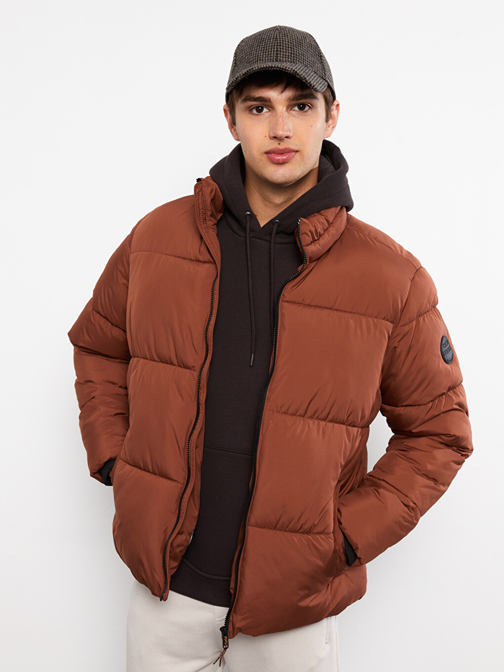 Pallto Puffer Me Prerje Të Relaksuar Me Jakë Të Ngritur Për Burra-1
