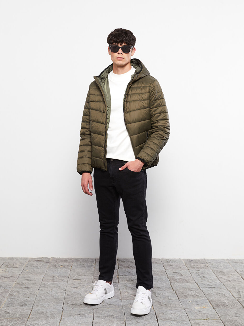 LCW Casual Schlank Geschnittener Kapuzen-Steppmantel für Herren -W21093Z8-HCZ