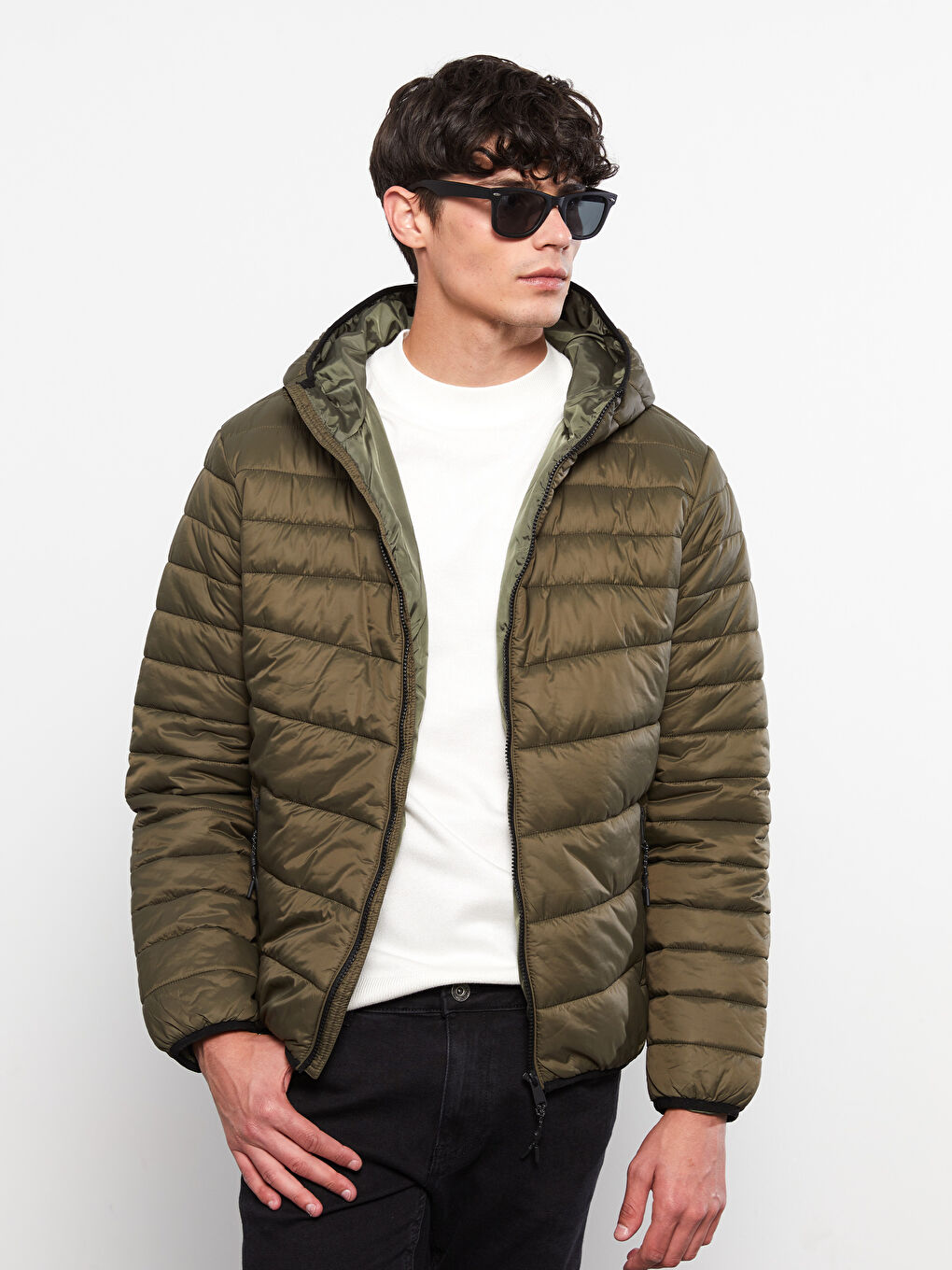 LCW Casual Schlank Geschnittener Kapuzen-Steppmantel für Herren -W21093Z8-HCZ