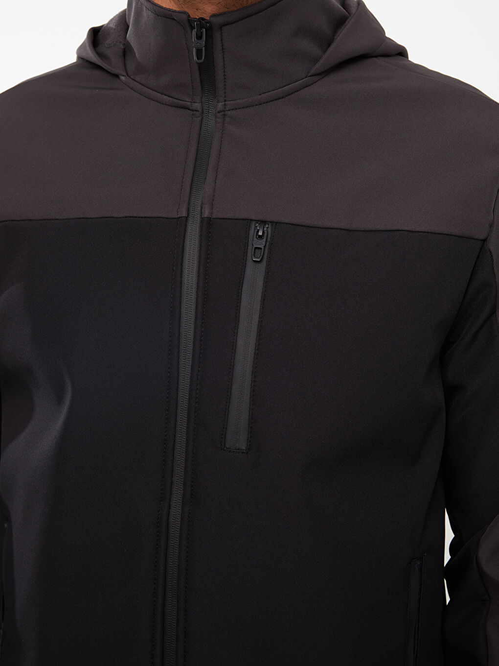 Siyah Standart Kalıp Kapüşonlu Erkek Yağmurluk-1